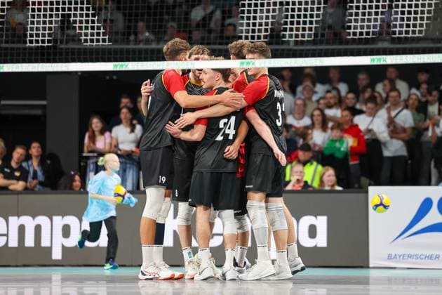 The German team celebrates a point win, GER, Germany vs. Italy, Volleyball, Men, National match, Season 2024 2025, 25 05 2025, GER, Germany vs. Italy, Volleyball, Men, National match, Season 2024 2025, 25 05 2025 Munich Copyright: xEibner-Pressefoto JennixMaulx EP_JML