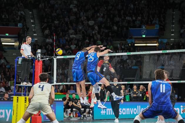 Filip John Germany, 08 at the net, with Francesco Sani Italy, 09 and Giovanni Gargiulo Italy, 25 , GER, Germany vs. Italy, Volleyball, Men, National Match, Season 2024 2025, 25 05 2025, GER, Germany vs. Italy, Volleyball, Men, National Match, Season 2024 2025, 25 05 2025 Munich Copyright: xEibner-Pressefoto JennixMaulx EP_JML