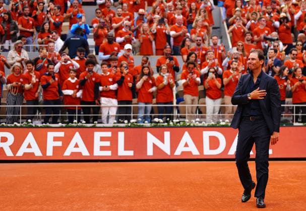 Tennis, French Open, Rafael Nadal wird mit Abschiedszeremonie geehrt Rafa Nadal is honoured in a farewell ceremony on Philippe Chatrier Court and does a lap of honour on the famous court French Open Tennis, Day One, Tennis, Roland Garros, Paris, France - 25 May 2025 EDITORIAL USE ONLY No use with unauthorised audio, video, data, fixture lists, club league logos or live services. Online in-match use limited to 120 images, no video emulation. No use in betting, games or single club league player publications. Copyright: xJavierxGarcia Shutterstockx 15314618bu