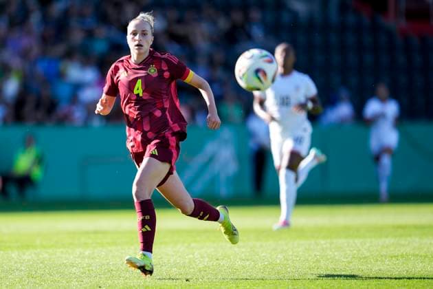 Vanessa Diehm Germany, 4 , on the ball, cropped, full body, single image, single photo, action, action, 30 05 2025, Großaspach Germany , soccer, international match, U23 women, Germany USA, DFB DFL REGULATIONS PROHIBIT ANY USE OF PHOTOGRAPHS AS IMAGE SEQUENCES AND OR QUASI VIDEO xozx