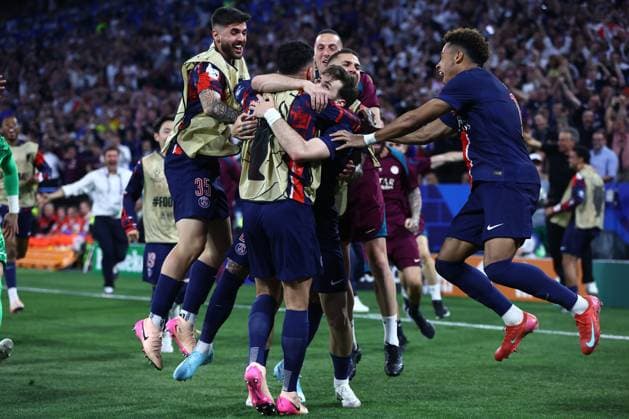 Khvicha Kvaratskhelia of PSG celebrated scoring to make it 4-0 Paris Saint-Germain v Inter Milan, UEFA Champions League Final, Football, Allianz Arena, Munich, Germany - 31 May 2025 EDITORIAL USE ONLY No use with unauthorised audio, video, data, fixture lists, club league logos or live services. Online in-match use limited to 120 images, no video emulation. No use in betting, games or single club league player publications. Copyright: xMichaelxZemanek Shutterstockx 15330931cq
