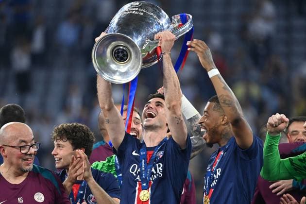 Player,team photo,team,team,team photo Fabian Ruiz PSG with trophy,cup,trophaee, jubilation,joy,enthusiasm, award ceremony, football UEFA Champions League final Paris Saint Germain PSG Inter Milan 5 0, on 31 05 2025 Munich Football Arena,