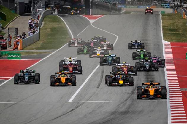 Start, 81 Oscar Piastri AUS, McLaren F1 Team , 63 George Russell GBR, Mercedes AMG Petronas F1 Team , 4 Lando Norris GBR, McLaren F1 Team , 1 Max Verstappen NLD, Oracle Red Bull Racing , F1 Grand Prix of Spain at Circuit de Barcelona Catalunya on June 1, 2025 in Barcelona, Spain Photo by HOCH ZWEI Barcelona Spain