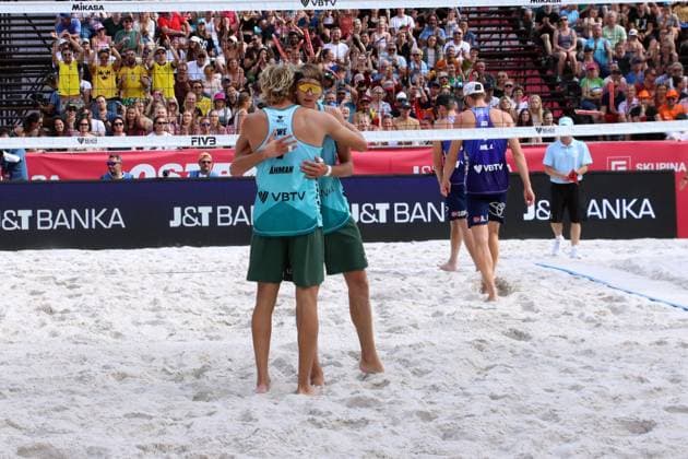 Beach Pro Tour Ostrava, 01 06 2025 Beach Pro Tour Ostrava, Beach Volleyball, Elite16, Ostrava, 01 06 2025 Picture cheering for gold, Åhman, David SWE, 1 and Hellvig, Jonatan SWE, 2 against Mol, Anders Berntsen NOR, 1 and Sørum, Christian Sandlie NOR, 2 Copyright: xBEAUTIFULxSPORTS NilsxKoepkex