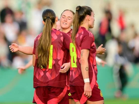 Tuana Mahmoud Germany U23, 11 , scores the decisive 2 1 for Germany, celebrate with the team, Germany vs USA, Soccer, Women, U23 international, Test match, Season 2024 2025, 02 06 2025 Eibner Pressefoto Andreas Ulmer Germany vs USA, Soccer, Women, U23 international, Test match, Season 2024 2025, 02 06 2025 Pforzheim Copyright: xEibner-Pressefoto AndreasxUlmerx EP_AUR