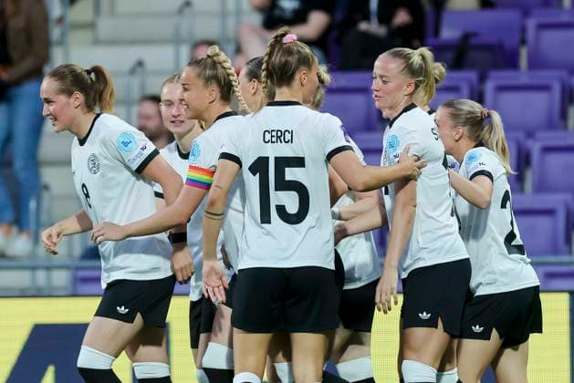 Sydney Lohmann Germany celebrates her goal with teammates, UEFA Women s Nations League 2024 25 Grp A1 MD6, Austria and Germany, Viola Park on 03 June 2025 in Vienna, Austria Photo by Marco Steinbrenner DeFodi Images Sydney Lohmann Germany celebrates her goal with teammates, UEFA Women s Nations League 2024 25 Grp A1 MD6, Austria and Germany, Viola Park, June 3, 2025 in Vienna, Austria Photo by Marco Steinbrenner DeFodi Images