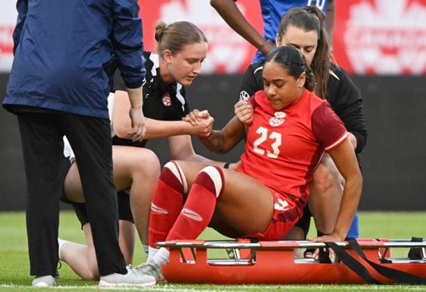 June 3, 2025, Montreal, Pq, Canada: Canada s Olivia Smith (23) is helped on to a stretcher by medics following an injury during first half International Friendly, Länderspiel, Nationalmannschaft soccer action against Haiti in Montreal, Tuesday, June 3, 2025. Olivia Smith, - ZUMAc35_ 20250603_zaf_c35_094 Copyright: xGrahamxHughesx