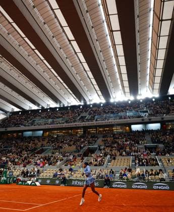 Coco Gauff in quarter final action under the closed Philippe Chatrier roof French Open Tennis, Day Eleven, Tennis, Roland Garros, Paris, France - 04 Jun 2025 EDITORIAL USE ONLY No use with unauthorised audio, video, data, fixture lists, club league logos or live services. Online in-match use limited to 120 images, no video emulation. No use in betting, games or single club league player publications. Copyright: xJavierxGarcia Shutterstockx 15337990g