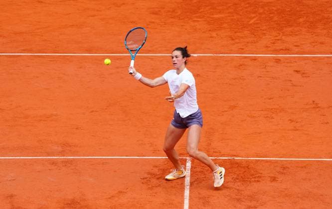 Lois Boisson practices on an empty Philippe Chatrier Court ahead of her semi final later in the day French Open Tennis, Day Twelve, Tennis, Roland Garros, Paris, France - 05 Jun 2025 EDITORIAL USE ONLY No use with unauthorised audio, video, data, fixture lists, club league logos or live services. Online in-match use limited to 120 images, no video emulation. No use in betting, games or single club league player publications. Copyright: xJavierxGarcia Shutterstockx 15337995p