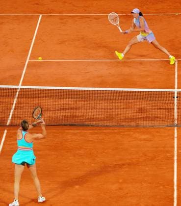Aryna Sabalenka and Iga Swiatek in semi final action French Open Tennis, Day Twelve, Tennis, Roland Garros, Paris, France - 05 Jun 2025 EDITORIAL USE ONLY No use with unauthorised audio, video, data, fixture lists, club league logos or live services. Online in-match use limited to 120 images, no video emulation. No use in betting, games or single club league player publications. Copyright: xJavierxGarcia Shutterstockx 15337995s