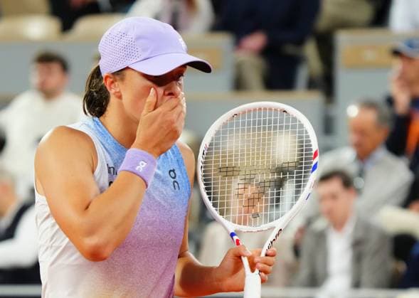 Iga Swiatek reacts during her semi final defeat to Aryna Sabalenka French Open Tennis, Day Twelve, Tennis, Roland Garros, Paris, France - 05 Jun 2025 EDITORIAL USE ONLY No use with unauthorised audio, video, data, fixture lists, club league logos or live services. Online in-match use limited to 120 images, no video emulation. No use in betting, games or single club league player publications. Copyright: xJavierxGarcia Shutterstockx 15337995ap