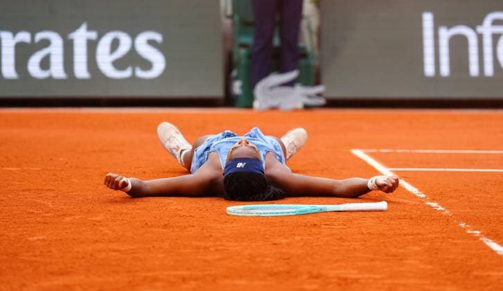 Sport Bilder des Tages Coco Gauff celebrates on match point French Open Tennis, Day Fourteen, Tennis, Roland Garros, Paris, France - 07 Jun 2025 EDITORIAL USE ONLY No use with unauthorised audio, video, data, fixture lists, club league logos or live services. Online in-match use limited to 120 images, no video emulation. No use in betting, games or single club league player publications. Copyright: xJavierxGarcia Shutterstockx 15346223bb
