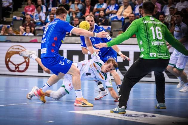 Andri Mar Runarsson SC DHfK Leipzig, 04 vs Gianfranco Pribetic TVB Stuttgart, 09 and Kai Haefner TVB Stuttgart, 34 , Stuttgart goalkeeper Miljan Vujovic TVB Stuttgart, 16 GER, TVB Stuttgart SC DHfK Leipzig, DAIKIN HBL, Handball, Bundesliga, 34 Matchday, Season 2024 2025, 08 06 2025 GER, TVB Stuttgart SC DHfK Leipzig, DAIKIN HBL, Handball, Bundesliga, 34 Matchday, Season 2024 2025, 08 06 2025 Stuttgart Copyright: xSandyxDinkelackerx EP_SDR