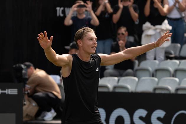 Justin Engel cheers with the crowd, Justin Engel vs James Duckwirth, Tennis, ATP Tournament, Boss Open, Center Court, Sixteenth Final, 10 06 2025, Justin Engel vs James Duckwirth, Tennis, ATP Tournament, Boss Open, Center Court, Sixteenth Final, 10 06 2025, Stuttgart Copyright: xEibner-Pressefoto EdwardxCheungx EP_ECG