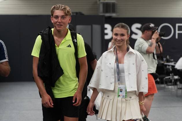 Justin Engel with girlfriend Elisabeth Jasmin Brixel at the BOSS Open, Alex Michelsen vs Justin Engel, Tennis, ATP Tournament, Boss Open, Center Court, Round of 16, 11 06 2025, Alex Michelsen vs Justin Engel, Tennis, ATP Tournament, Boss Open, Center Court, Round of 16, 11 06 2025, Stuttgart Copyright: xEibner-Pressefoto EdwardxCheungx EP_ECG