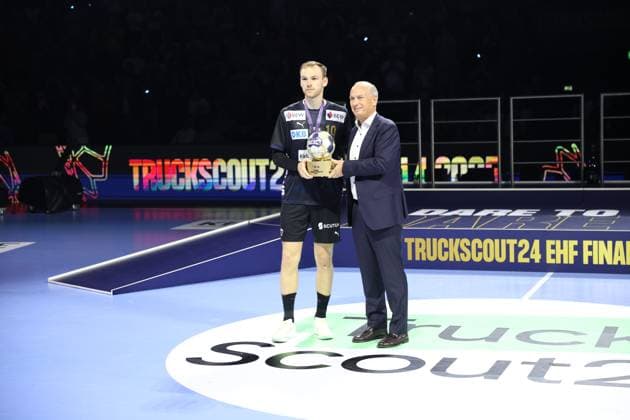 v l Top Scorer Mathias Gidsel Fuechse Berlin 19 SC Magdeburg vs Fuechse Berlin , Handball, Final, TruckScout24 EHF FINAL4, EHF Champions League Men, Season 2024 2025, 15 06 2025 SC Magdeburg vs Fuechse Berlin , Handball, Final, TruckScout24 EHF FINAL4, EHF Champions League Men, Season 2024 2025, 15 06 2025 Koeln Copyright: xEibner-Pressefoto ThomasxStoeckerx EP_TSR