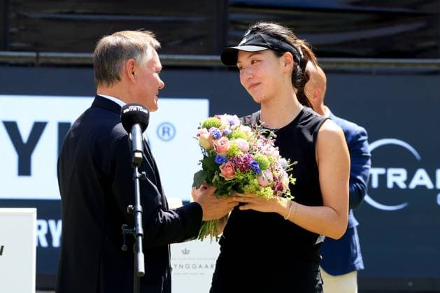 DEU, Berlin Tennis Open, Final, , 22 06 2025, Rot Weiss Tennisanlage, Steffi Graf Stadium, Berlin, DEU, Berlin Tennis Open, Final, , in the picture Marketa Vondrousova CZE , Rot Weiss President Dietrich Wolter nordphotoxGmbHx xEngler nph00076