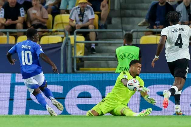 Goalkeeper Noah Atubolu Germany saves the shot from Wilfried Gnonto Italy , UEFA European Under 21 Championship 2025 Quarter Final, Germany v Italy, MOL Arà na on June 22, 2025 in Dunajska Streda, Slovakia Photo by Marco Steinbrenner DeFodi Images Goalkeeper Noah Atubolu Germany saves the shot from Wilfried Gnonto Italy , UEFA European Under 21 Championship 2025 Quarter Final, Germany v Italy, MOL Arà na, June 22, 2025 in Dunajska Streda, Slovakia Photo by Marco Steinbrenner DeFodi Images