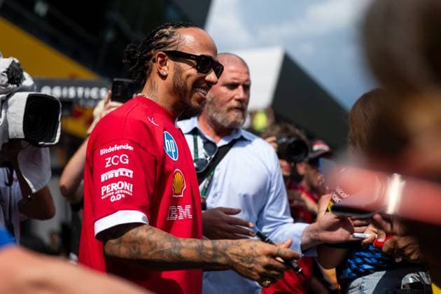 Lewis Hamilton Scuderia Ferrari HP, Great Britain, 44 signs autographs for the fans at the Pitwalk, AUT, Formula 1 World Championship, MSC Cruises Grand Prix of Austria, Red Bull Ring Spielberg, Media Day, 2025 season, 26 06 2025 AUT, Formula 1 World Championship, MSC Cruises Grand Prix of Austria, Red Bull Ring Spielberg, Media Day, 2025 season, 26 06 2025 Spielberg Copyright: xEibner-Pressefoto Memmlerx EP_MMR