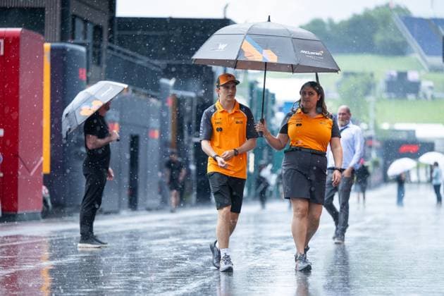 Oscar Piastri McLaren Formula 1 Team, Australia, 81 in the rain with umbrella, AUT, Formula 1 World Championship, MSC Cruises Grand Prix of Austria, Red Bull Ring Spielberg, Media Day, 2025 season, 26 06 2025 AUT, Formula 1 World Championship, MSC Cruises Grand Prix of Austria, Red Bull Ring Spielberg, Media Day, 2025 season, 26 06 2025 Spielberg Copyright: xEibner-Pressefoto Memmlerx EP_MMR