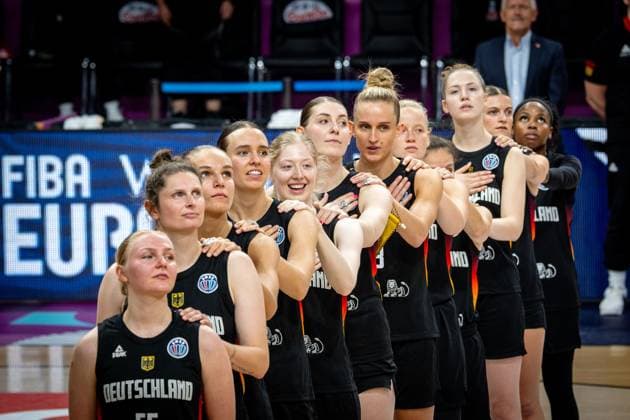 Basketball Piraeus 27 06 2025 FIBA Women™s Eurobasket 2025 placement match Turkey TUR Germany GER Team Germany during the national anthem Jessika Schiffer Germany, No 55 Romy Bär Germany, No 46 Clara Bielefeld Germany, No 25 Emily Bessoir Germany, No 22 Emily Bessoir Germany, No 22 Luisa Geiselsöder Germany, No 15 Geiselsoder Leonie Fiebich Germany, No 13 Emma Eichmeyer Germany, No 09 Jennifer Crowder Germany, No 07 Hilke Feldrappe Germany, No 05 Alexandra Wilke Germany, No 03 Alexis Peterson Germany, No 01 vlnr
