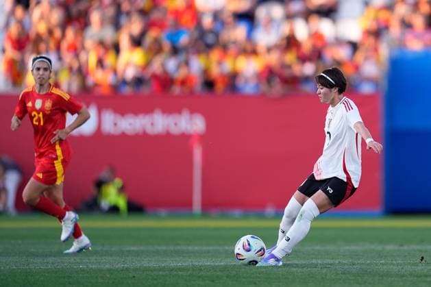 June 27, 2025, Leganes, Madrid, Spain: Hinata Miyazawa of Japan in action during the Women s International Friendly, Länderspiel, Nationalmannschaft football match played between Spain and Japan at Butarque stadium on June 27, 2025, in Leganes, Madrid, Spain. Leganes Spain - ZUMAa181 20250627_zaa_a181_006 Copyright: xDennisxAgyemanx
