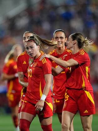 June 27, 2025, Leganes, Madrid, Spain: Athenea del Castillo of Spain celebrates a goal with teammates during the Women s International Friendly, Länderspiel, Nationalmannschaft football match played between Spain and Japan at Butarque stadium on June 27, 2025, in Leganes, Madrid, Spain. Leganes Spain - ZUMAa181 20250627_zaa_a181_052 Copyright: xDennisxAgyemanx
