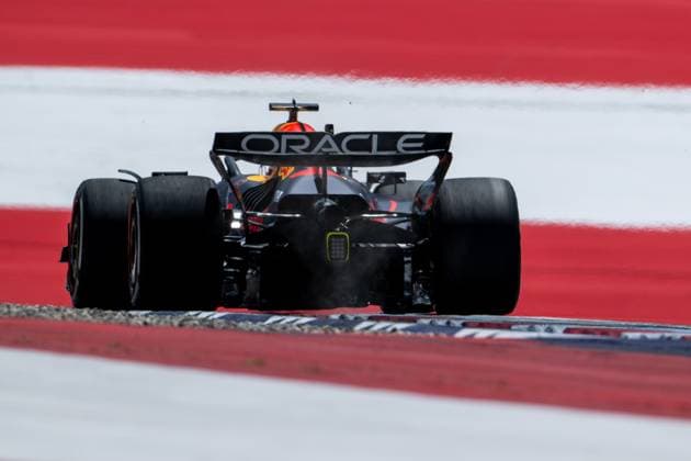 Max Verstappen Oracle Red Bull Racing, Netherlands, 01 in the RB21 from behind in front of painted flag on the asphalt in the finish curve curve 10, AUT, Formula 1 World Championship, MSC Cruises Grand Prix of Austria, Red Bull Ring Spielberg, Qualifying Day, 2025 season, 28 06 2025 AUT, Formula 1 World Championship, MSC Cruises Grand Prix of Austria, Red Bull Ring Spielberg, Qualifying Day, 2025 season, 28 06 2025 Spielberg Copyright: xEibner-Pressefoto Memmlerx EP_MMR