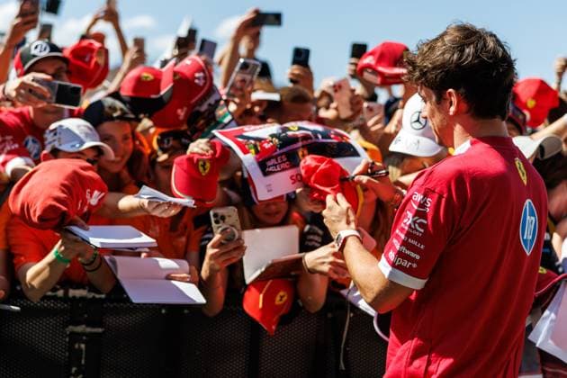 Charles Leclerc Scuderia Ferrari HP, 16 signs autographs, Austrian Grand Prix, Motorsport, Formula 1, 2025 season, 29 06 2025 Austrian Grand Prix, Motorsport, Formula 1, 2025 season, 29 06 2025 Copyright: xEibner-Pressefoto AlexanderxNeisx EP_ANS