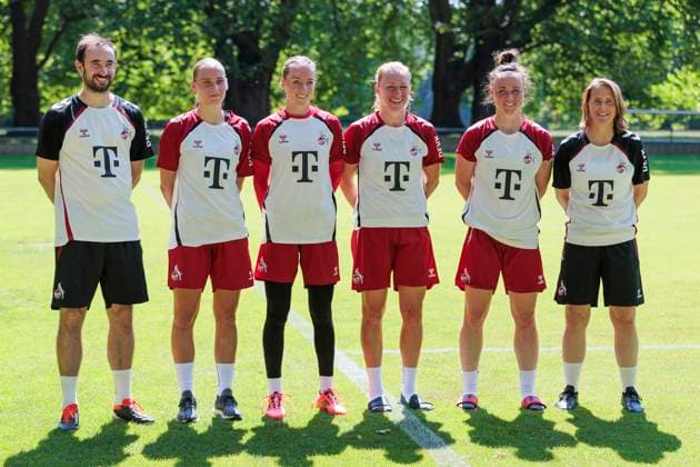 Training kick-off, 1 FC Köln women 01 07 2025 from left Co-coach Sven Gruel, Merle Hokamp 1 FC Köln, 13 , Lisa Schmitz 1 FC Köln, 1 , 11, Marina Hegering 1 FC Köln, 33 , Britta Carlson 1 FC Köln, head coach at the training kick-off of the 1 FC Köln women on 01 07 2025 at the Geißbockheim in Cologne Copyright: xBEAUTIFULxSPORTS Meuselx
