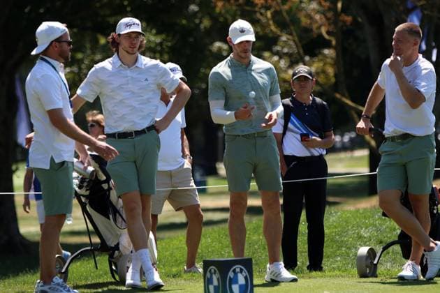 BMW International Open, Eichenried, 02 07 2025 Golf, BMW International Open, Eichenried, 02 07 2025, ProAm Tournament Picture Moritz Seider ice hockey player, 2 from left , Gareth Bale former soccer player , Tim Stützle ice hockey player, right Copyright: xBEAUTIFULxSPORTS NilsxKoepkex