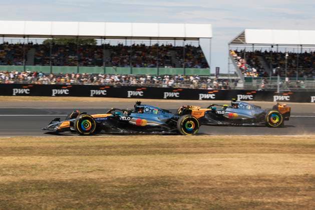 Formula 1 Qatar Airways British Grand Prix 2025 Alexis Perrin OVERTAKE MAXPPP - Silverstone 04 07 2025 81 PIASTRI Oscar (aus), McLaren F1 Team, action, 04 NORRIS Lando (gbr), McLaren F1 Team, action during the Formula 1 Qatar Airways British Grand Prix 2025, the 12th round of the 2025 FIA Formula 1 World Championship, WM, Weltmeisterschaft at the Silverstone Circuit in Silverstone, United Kingdom, from July 3 to 6, 2025 Silverstone United Kingdom Copyright: xOVERTAKE MAXPPPxAlexisxPerrinx OVT202507046526 OVT202507046526