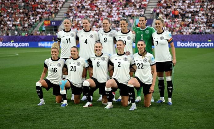 Football Women Euro 2025 preliminary round Group C 04 07 2025 Germany Poland Team photo Germany, from back left, Lea Schueller, Rebecca Knaak, Sjoeke Nuesken, Klara Buehl, goalkeeper Ann Katrin Berger, Giulia Gwinn, from bottom left, Linda Dallmann, Elisa Senss, Janina Minge, Sarai Linder, Jule Brand