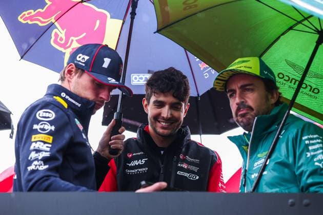 F1 - BRITISH GRAND PRIX 2025 OCON Esteban (fra), Haas F1 Team VF-25, portrait, VERSTAPPEN Max (ned), Red Bull Racing RB21, portrait and ALONSO Fernando (spa), Aston Martin F1 Team AMR25, portrait during the Formula 1 Qatar Airways British Grand Prix 2025, 12th round of the 2025 FIA Formula One World Championship, WM, Weltmeisterschaft from July 4 to 6, 2025 on the Silverstone Circuit, in Silverstone, United Kingdom - SilverstoneUnited Kingdom Copyright: xEricxAlonsox