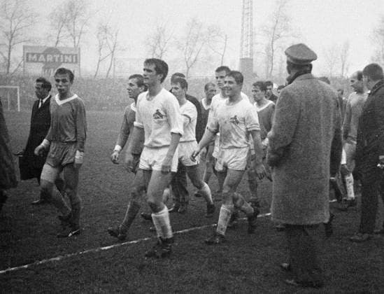 End of match, f l n r Libuda S04 , Bechmann S04 , Overath FC , Schaefer FC , Hemmersbach FC , Regh FC , Herrmann S04 ,Goalkeeper Ebert FC , Football, Bundesliga, 1964 1965, 21 11 1964, FC Schalke 04 vs 1 FC Koeln 2 3, Stadion Glueckaufkampfbahn Sixties, Sport, Soccer, Bundesliga, 1964 1965, 21 11 1964, FC Schalke 04 vs 1 FC Koeln 2 3, Stadion Glueckaufkampfbahn, players leaving, to recognize from l Reinhard Libuda S04 , Karl Heinz Bechmann S04 , Wolfgang Overath FC , Hans Schaefer FC , Matthias Hemmersbach FC , Anton Regh FC , Guenther Herrmann S04 , Goalkeeper Fritz Ebert FC , Sixties, sports, football, Bundesliga, 1964 1965, 21 11 1964, FC Schalke 04 vs 1 FC Cologne 2 3, Stadium Glueckauf Kampfbahn, players leave the field, visible f l t r Reinhard Libuda S04 , Karl Heinz Bechmann S04 , Wolfgang Overath FC , Hans Schaefer FC , Matthias Hemmersbach FC , Anton Regh FC , Guenther Herrmann S04 , goalkeeper Fritz Ebert FC