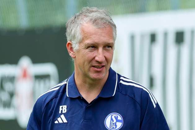 CEO Sport Frank Baumann FC Schalke 04 looks on, Friendly match, SV Wehen Wiesbaden vs FC Schalke 04, training ground on July 12, 2025 in Neustift im Stubaital, Austria Photo by Marco Steinbrenner DeFodi Images CEO Sport Frank Baumann FC Schalke 04 looks on, Friendly match, SV Wehen Wiesbaden vs FC Schalke 04, training ground, July 12, 2025 in Neustift im Stubaital, Austria Photo by Marco Steinbrenner DeFodi Images