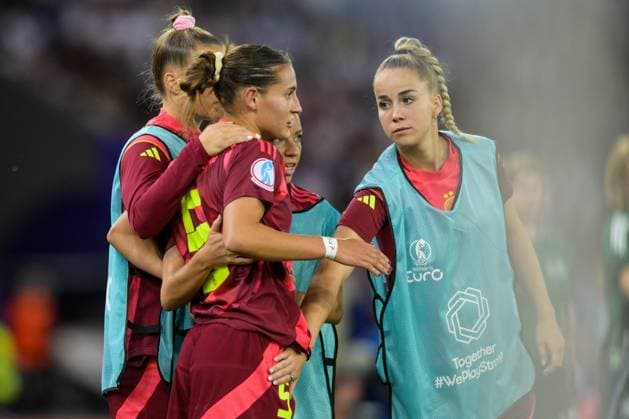 Soccer, UEFA Women s EURO 2025, 20250712, Sweden Germany In the picture from l Cora ZICAI Germany, 14 , Linda DALLMANN Germany, 16 , Carlotta WAMSER Germany, 5 , Giulia GWINN Germany, 7 build on after red card Zurich Stadium Letzigrund Zurich Switzerland Copyright: Passion2Press MarkusxFischerx