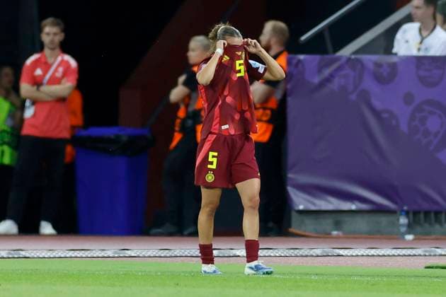 Carlotta Wamser Germany, 5 disappointment, dejected, depressed, frustrated, disappointed, looking disappointed, dissapointed after her red card 12 07 2025, football, UEFA Womens Euro, Sweden Germany, Switzerland, Zurich, Letzigrund Copyright: HMBxMedia xHeikoxBecker