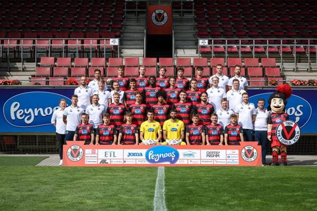 FC Viktoria Köln 1904 3 Liga, Porträttermin 2025 2026, Team photo, 17 07 2025, top row from left Christoph Weber Physiotherapist , David Otto, Meiko Sponsel, Tobias Eisenhuth, Diego Perri, Samuele Carella, Albert Czerner physiotherapist Florian Braband athletics trainer third row from left Dr Med Univ Max Wittenberg, Dr Eduard Gorr both team doctor , Patrick Loch rehab trainer , Leonhard Münst, Verthomy Boboy, Jonah Sticker, Leander Popp, Prof Dr Med Marc Horlitz team doctor , Halil Özcelik Team Manager second row from left Stephan Küsters Sporting Director , Kevin Rauhut Goalkeeper Coach , Kristopher Fetz Co Coach , Lars Dietz, Tim Kloss, Benjamin Zank, Christoph Greger, Lex Tyger Lobinger, Marian Wilhelm Head Coach , Fynn Fust Co Coach Analysis , Dieter Schick Supervisor Mascot Viktor front row from left Simon Handle, Lucas Wolf, Raphael Ott, Arne Schulz, Dudu Eduardo dos Santos Haesler, Florian Engelhardt, Marco Pledl, Robin Velasco Nordrhein Westfalen Germany