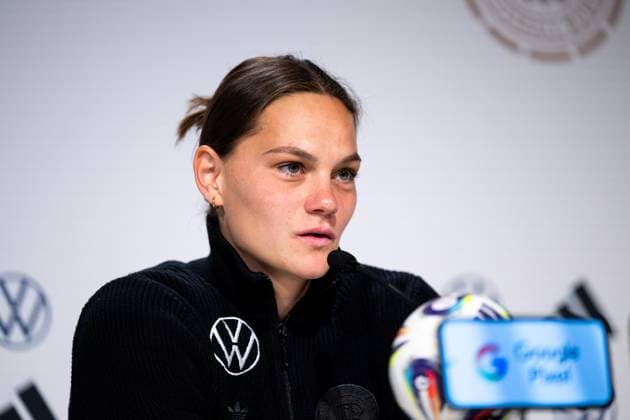 Giovanna Hoffmann Germany, 18 at the press conference, SUI, DFB Press Conference, Football Womens National Team Germany, UEFA Womens Euro 2025, Season 2024 2025, 17 07 2025 SUI, DFB Press Conference, Football Womens National Team Germany, UEFA Womens Euro 2025, Season 2024 2025, 17 07 2025 Zurich Copyright: xEibner-Pressefoto Memmlerx EP_MMR