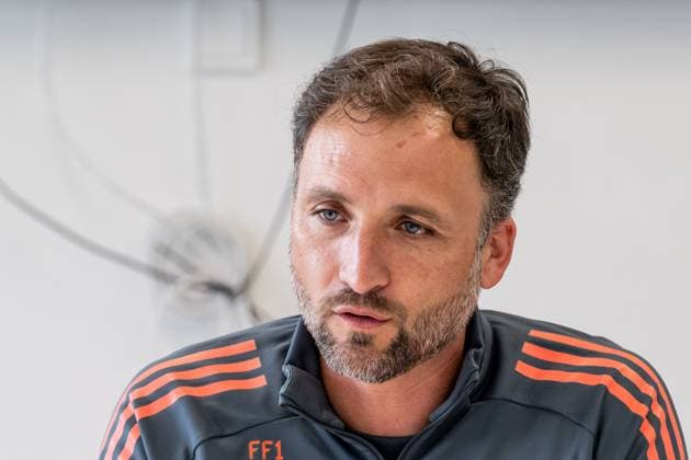 Jose Barcala Head Coach, FC Bayern Muenchen Women at the press talk before the official training session Portrait Portraet FC Bayern Muenchen Women, Football, Google Pixel Women Bundesliga, Training Session, Season 2025 2026, 21 07 2025 DFL DFB REGULATIONS PROHIBIT ANY USE OF PHOTOGRAPHS as IMAGE SEQUENCES and or QUASI VIDEO FC Bayern Muenchen Women, Football, Google Pixel Women Bundesliga, Training Session, Season 2025 2026, 21 07 2025 Muenchen Copyright: xEibner-Pressefoto HeikexFeinerx EP_HFR