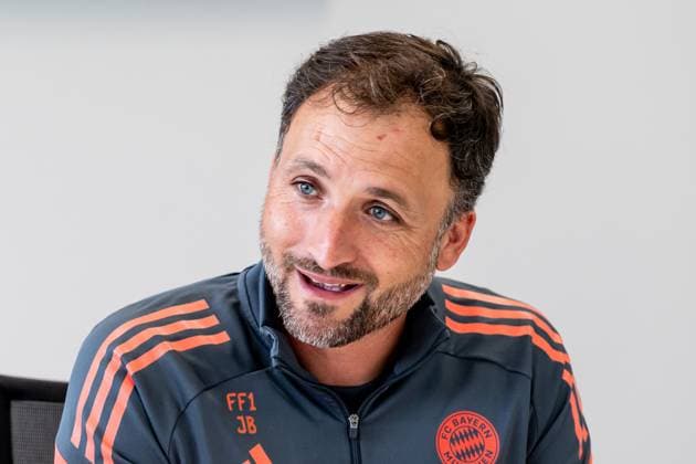 Jose Barcala Head Coach, FC Bayern Muenchen Women at the press talk before the official training FC Bayern Muenchen Women, Football, Google Pixel Women Bundesliga, Training Session, Season 2025 2026, 21 07 2025 DFL DFB REGULATIONS PROHIBIT ANY USE OF PHOTOGRAPHS as IMAGE SEQUENCES and or QUASI VIDEO FC Bayern Muenchen Women, Football, Google Pixel Women Bundesliga, Training Session, Season 2025 2026, 21 07 2025 Muenchen Copyright: xEibner-Pressefoto HeikexFeinerx EP_HFR