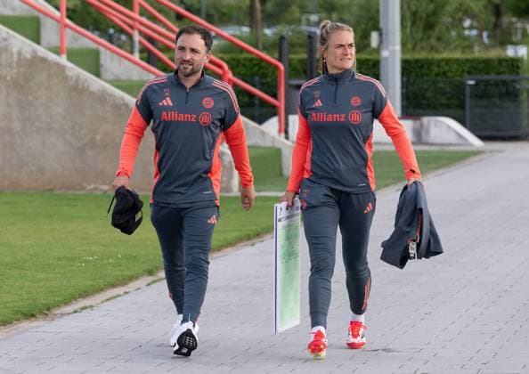 Jose Barcala Head Coach, FC Bayern Muenchen Women with Clara Schoene Co Coach, FC Bayern Muenchen Women FC Bayern Muenchen Women, Football, Google Pixel Women Bundesliga, Training Session, Season 2025 2026, 21 07 2025 DFL DFB REGULATIONS PROHIBIT ANY USE OF PHOTOGRAPHS as IMAGE SEQUENCES and or QUASI VIDEO FC Bayern Muenchen Women, Football, Google Pixel Women Bundesliga, Training Session, Season 2025 2026, 21 07 2025 Muenchen Copyright: xEibner-Pressefoto HeikexFeinerx EP_HFR
