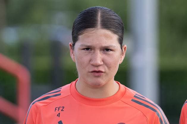 Scarlett Kraus FC Bayern Muenchen Frauen II, 04 Portrait Portraet FC Bayern Muenchen Frauen, Fußball, Google Pixel Frauen Bundesliga, Trainingseinheit, Saison 2025 2026, 21 07 2025 DFL DFB REGULATIONS PROHIBIT ANY USE OF PHOTOGRAPHS as IMAGE SEQUENCES and or QUASI VIDEO FC Bayern Muenchen Frauen, Fußball, Google Pixel Frauen Bundesliga, Trainingseinheit, Saison 2025 2026, 21 07 2025 Muenchen Copyright: xEibner-Pressefoto HeikexFeinerx EP_HFR