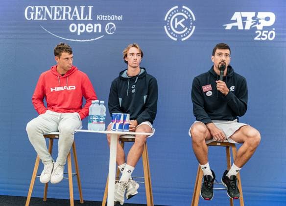 21 07 2025, Sportpark, Kitzbühel, AUT, ATP Tour, Generali Open Kitzbühel 2025, Press conference, in the picture from l Filip Misolic AUT , Lukas Neumayer AUT , Sebastian Ofner AUT f l Filip Misolic Lukas Neumayer and Sebastian Ofner of Austria during a press conference of Austrian Tennis Federation ÖTV at the 2025 Generali Open Kitzbühel of the ATP Tour at the Sportpark in Kitzbühel, Austria on 2025 07 21 Expa Kitzbühel EP_ade