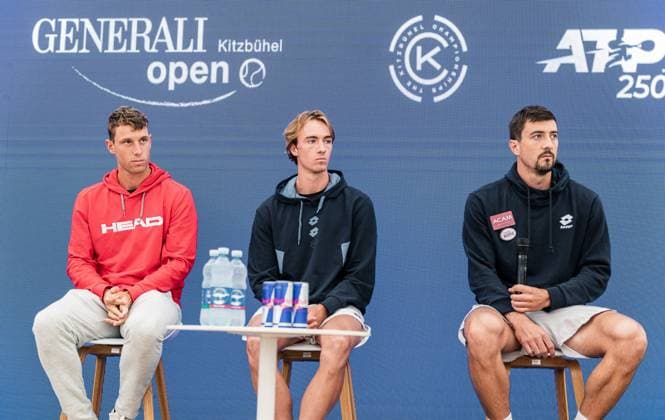 21 07 2025, Sportpark, Kitzbühel, AUT, ATP Tour, Generali Open Kitzbühel 2025, Press conference, in the picture from l Filip Misolic AUT , Lukas Neumayer AUT , Sebastian Ofner AUT f l Filip Misolic Lukas Neumayer and Sebastian Ofner of Austria during a press conference of Austrian Tennis Federation ÖTV at the 2025 Generali Open Kitzbühel of the ATP Tour at the Sportpark in Kitzbühel, Austria on 2025 07 21 Expa Kitzbühel EP_ade
