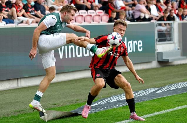 Chris Cadden of Hibernian and Oliver Sorensen of FC Midtjylland in action Midtjylland v Hibernian, UEFA Europa League, 2nd Qualifying Round, First Leg, Football, MCH Arena, Herning, Denmark - 24 Jul 2025Herning MCH Arena Denmark EDITORIAL USE ONLY No use with unauthorised audio, video, data, fixture lists, club league logos or live services. Online in-match use limited to 120 images, no video emulation. No use in betting, games or single club league player publications. Copyright: xJohnnyxPedersen Shutterstockx 15410838z
