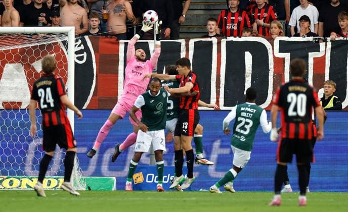 Jordan Smith of Hibernian claims a high ball Midtjylland v Hibernian, UEFA Europa League, 2nd Qualifying Round, First Leg, Football, MCH Arena, Herning, Denmark - 24 Jul 2025Herning MCH Arena Denmark EDITORIAL USE ONLY No use with unauthorised audio, video, data, fixture lists, club league logos or live services. Online in-match use limited to 120 images, no video emulation. No use in betting, games or single club league player publications. Copyright: xJohnnyxPedersen Shutterstockx 15410838as