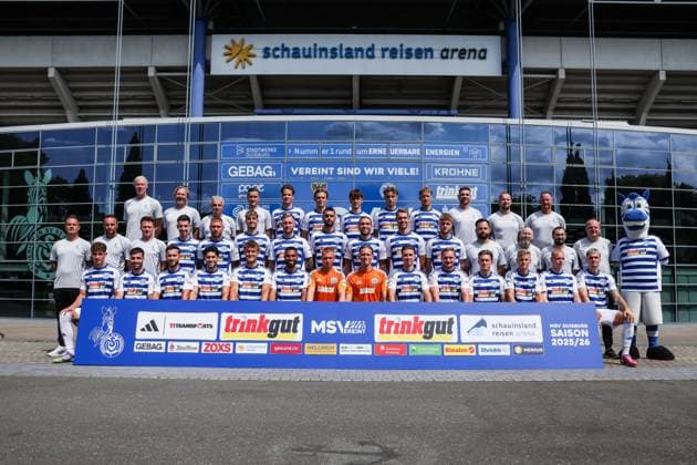 Sports, Football, 3 Liga Season 2025 2026 Team and portrait photo appointment MSV Duisburg 24 07 2025, schauinsland reisen arena Team photo MSV Duisburg Back row from L Sven Beuckert Goalkeeper coach, MSV Duisburg , Thomas Klimmeck Athletics coach, MSV Duisburg , Peter Kaup Team doctor MSV Duisburg , Martin Schroeder Team doctor, MSV Duisburg , Christian Viet MSV Duisburg, 10 , Jakob Bookjans MSV Duisburg, 7 , Simon Symalla MSV Duisburg, 23 , Niklas Jessen MSV Duisburg, 20 , Jannik Zahmel MSV Duisburg, 21 , Danijel Barukcic Physio, MSV Duisburg , Norman Marx Physio, MSV Duisburg , Frank Wisniewski Bus driver MSV Duisburg Middle row from L Chris Schmoldt Head of Squad Planning and Strategy, MSV Duisburg , Dietmar Hirsch Head Coach, MSV Duisburg , Marvin Höner Co Coach, MSV Duisburg , Conor Noß MSV Duisburg,14 , Maximilian Dittgen MSV Duisburg, 31 , Tobias Fleckstein MSV Duisburg, 5 , Alexander Hahn MSV Duisburg, 42 , Rasim Bulic MSV Duisburg, 6 , Joshua Bitter MSV Duisburg, 29 , Thilo Töpken MSV Duisburg, 22 , Steffen Meuer MSV Duisburg, 18 , Leon Welter Analyst, MSV Duisburg , Peter Lindner Witness keeper MSV Duisburg , Omar Ahmad Equipment Manager, MSV Duisburg , Jörg Gartz Team Manager MSV Duisburg , Mascot Ennatz MSV Duisburg Front row from L Tim Heike MSV Duisburg, 9 , Moritz Montag MSV Duisburg, 2 , Can Coskun MSV Duisburg, 27 , Mert Göckan MSV Duisburg, 17 , Ben Schlicke MSV Duisburg, 40 , Jesse Tugbenyo MSV Duisburg, 33 , Max Braune MSV Duisburg, 1 , Julius Paris MSV Duisburg, 24 , Jonas Michelbrink MSV Duisburg, 8 , Florian Egerer MSV Duisburg, 28 , Patrick Sussek MSV Duisburg, 37 , Gabriel Sadlek MSV Duisburg, 38 , Leon Müller MSV Duisburg, 19 , Dennis Borkowski MSV Duisburg, 25 Du
