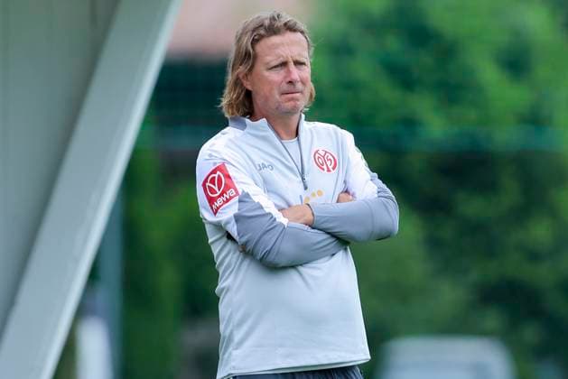 Coach Bo Henriksen 1 FSV Mainz 05 looks on, Friendly match, 1 FSV Mainz 05 vs SV Seekirchen, Kaiserwinkl Arena on July 25, 2025 in Koessen, Austria Photo by Marco Steinbrenner DeFodi Images Coach Bo Henriksen 1 FSV Mainz 05 looks on, Friendly match, 1 FSV Mainz 05 vs SV Seekirchen, Kaiserwinkl Arena, July 25, 2025 in Koessen, Austria Photo by Marco Steinbrenner DeFodi Images